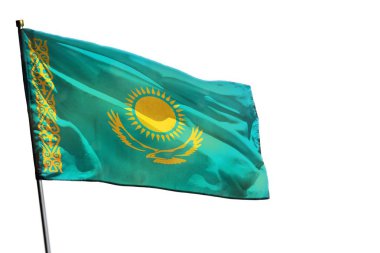 Beyaz arka plan üzerinde izole çırpınan Kazakistan bayrağı.