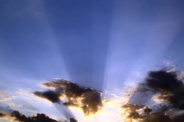 Ładne Żywe Zachód Lub Wschód Słońca Częściowo Zachmurzone Niebo Pomocą — Zdjęcie stockowe