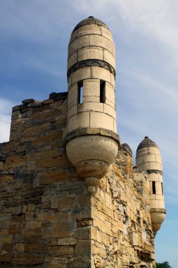 Rusya, Crimea, Kerç - 27 Mayıs 2018: kule Kerç kale kalıntıları bulunmaktadır. Mimari görüntü. Açıklayıcı yazı işleri