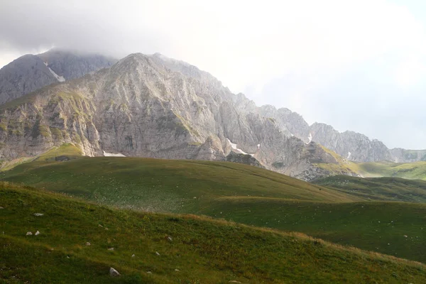 Bela Paisagem Natural Foto Cume Montanha Nos Céus — Fotografia de Stock