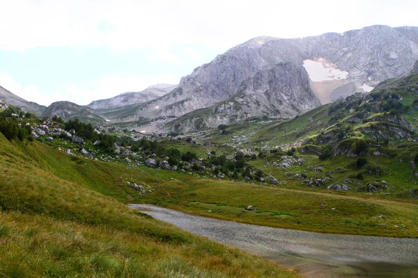 Küçük Güzel Dağ Gölü Psenodah Fisht Oshten Dağları Doğal Peyzaj — Stok fotoğraf