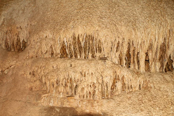 Caverna Natural Maravilhosa Com Paredes Arenosas Naturais Formações Estalactites Todos — Fotografia de Stock