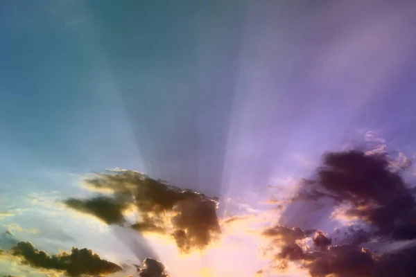 Sorprendente Tramonto Luminoso Nuvole Alba Con Arcobaleno Utilizzo Come Sfondo — Foto Stock