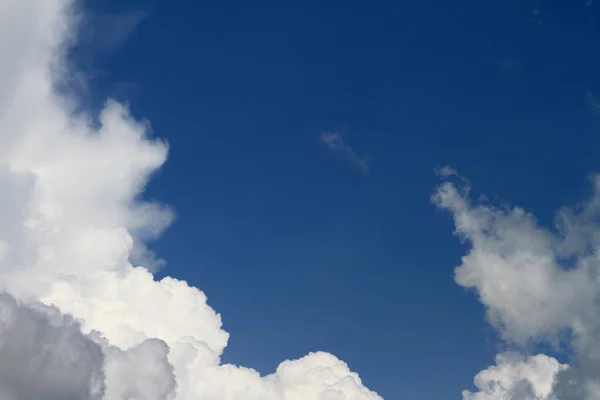 Céu Nublado Azul Agradável Foto Natureza — Fotografia de Stock