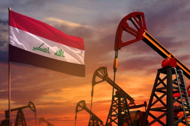 Irak petrol sanayi kavramı, endüstriyel illüstrasyon. Irak bayrağı ve petrol kuyuları ve kırmızı ve mavi gündoğumu veya günbatımı gökyüzü - 3d resimde arka plan