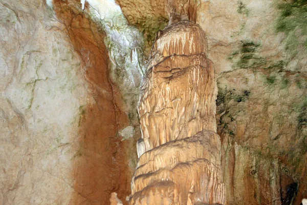 Fantastyczne Naturalna Jaskinia Naturalnej Piaszczystej Ściany Formacje Stalaktyty Stalagmity Nim — Zdjęcie stockowe