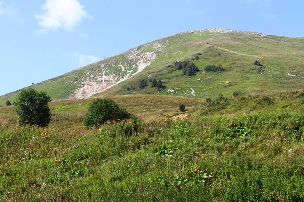 Underbara Berg Lutning Med Klarblå Himmel Landskap Foto — Stockfoto