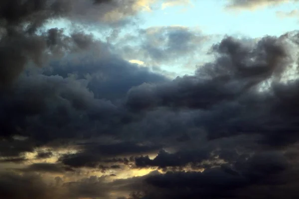 Meravigliose Nuvole Toniche Colorate Sole Sul Cielo Utilizzo Come Sfondo — Foto Stock