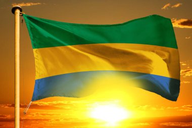 Güzel turuncu günbatımı arka plan üzerinde dokuma Gabon bayrak