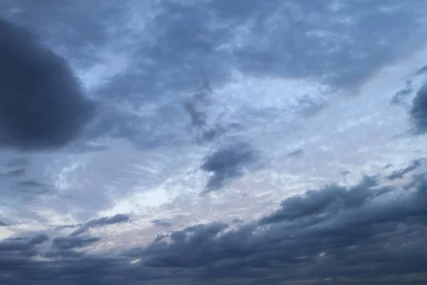 Beaux Nuages Lourds Colorés Dans Ciel Pour Utiliser Comme Arrière — Photo