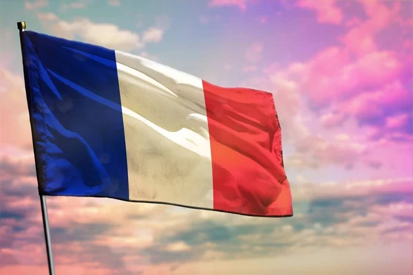 Κυματίζει Σημαία Γαλλίας Στο Πολύχρωμο Ουρανό Θολό Φόντο Γαλλία Ανεπτυγμένο — Φωτογραφία Αρχείου