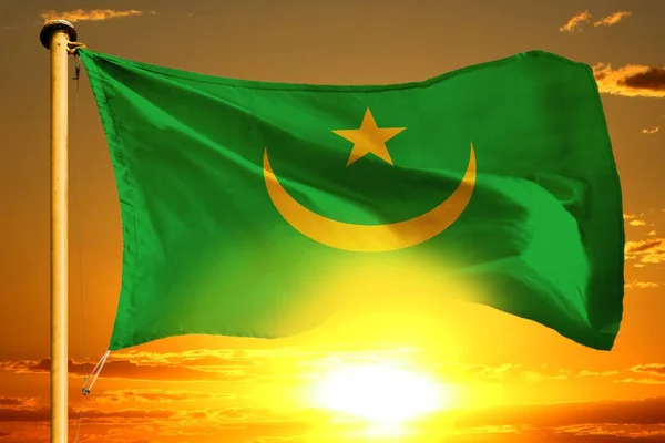 Mauretanien Flagge Weben Auf Dem Schönen Orangefarbenen Hintergrund Des Sonnenuntergangs — Stockfoto