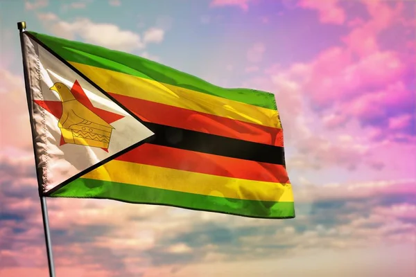 Sventolando Bandiera Zimbabwe Sfondo Cielo Nuvoloso Colorato Zimbabwe Concetto Prospero — Foto Stock