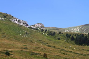 muhteşem dağ cliff ışık mavi gökyüzü, doğal peyzaj fotoğraf ile