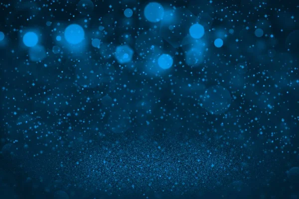 浅蓝色可爱的抽象背景闪烁的灯光与火花飞去聚焦 Bokeh 节日模拟纹理与空白空间为您的内容 — 图库照片