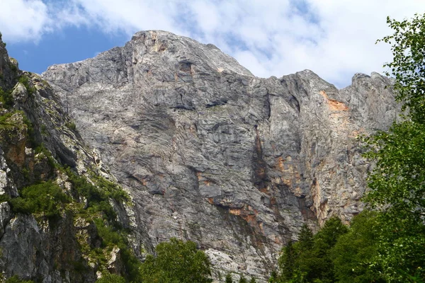 Enorme Cresta Montaña Agradable Foto Natural Del Paisaje Con Cielo — Foto de Stock