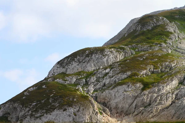 Photo Nature Pente Rocheuse Mignon Montagne Avec Ciel Bleu Vif — Photo