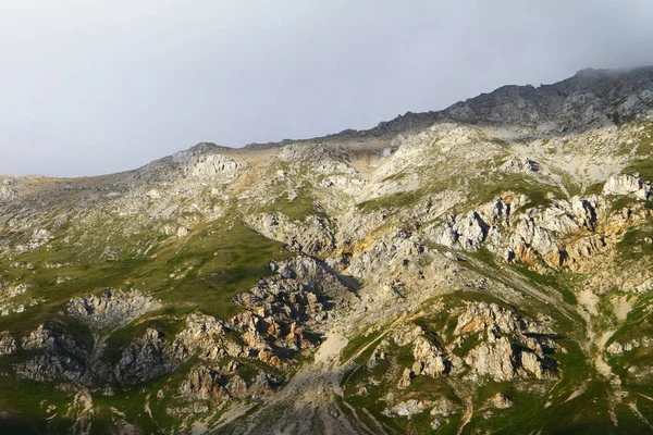 Belle Falaise Montagne Avec Ciel Bleu Photo Paysage Naturel — Photo