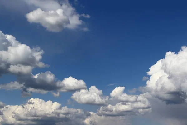 Wunderbare Lebendige Kumulus Bewölkten Himmel Für Die Verwendung Als Hintergrund — Stockfoto