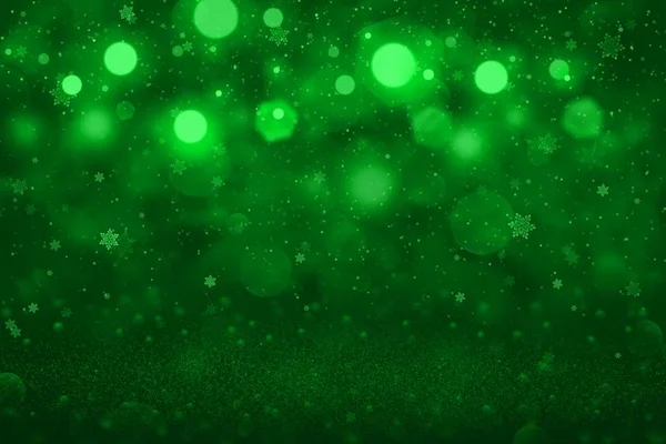 Verde fantástico brilhante brilho luzes desfocado bokeh abstrato fundo com queda flocos de neve voar, feriado textura mockup com espaço em branco para o seu conteúdo — Fotografia de Stock