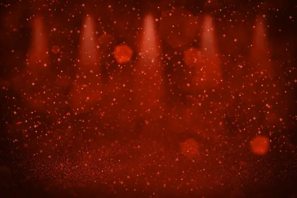 Piros szép fényes csillogó fények defocused szakaszban spotlámpa bokeh absztrakt háttér szikrák repülnek, ünnepi makett textúra üres hely a tartalom — Stock Fotó