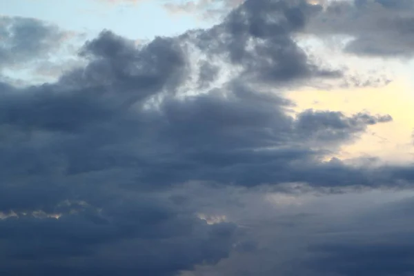 Wonderful toned heavy clouds on the sky for using in design as background. — Stock Photo, Image