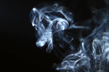 muhteşem soyut açık mavi koyu arka planı duman.