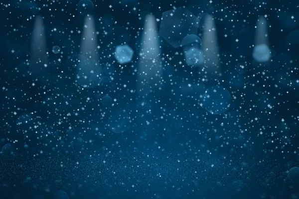 Luz azul bonito brilhante brilho luzes desfocado palco holofotes bokeh fundo abstrato com faíscas voar, textura mockup festivo com espaço em branco para o seu conteúdo — Fotografia de Stock