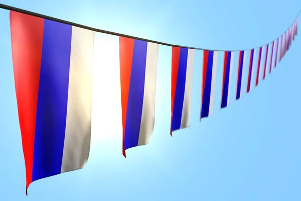 Bastante muchas banderas de Rusia o pancartas cuelga diagonal en la cadena en el fondo del cielo azul con bokeh - cualquier ilustración 3d bandera de vacaciones — Foto de Stock