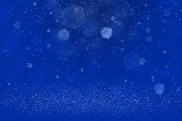 Azul agradable brillante brillo luces desenfocadas bokeh fondo abstracto y la caída de copos de nieve volar, festal textura maqueta con espacio en blanco para su contenido — Foto de Stock