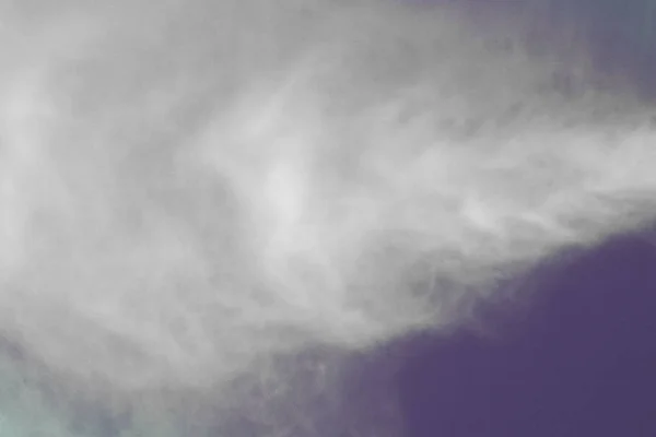 紫色水雾在空气中特写纹理 - 梦幻般的抽象照片背景 — 图库照片