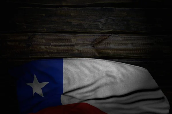 Maravillosa foto oscura de la bandera de Chile con grandes pliegues en madera vieja con lugar libre para su contenido - cualquier ilustración 3d bandera de vacaciones —  Fotos de Stock