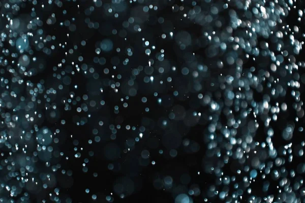 Światło niebieskie mnóstwo latające wielokolorowe iskry bokeh tekstury-ładne streszczenie zdjęcie tło — Zdjęcie stockowe