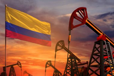 Kolombiya petrol endüstrisi kavramı. Endüstriyel illüstrasyon-Kolombiya bayrağı ve kırmızı ve mavi gün batımı veya gündoğumu gökyüzü arka plan ile petrol kuyuları-3D illüstrasyon