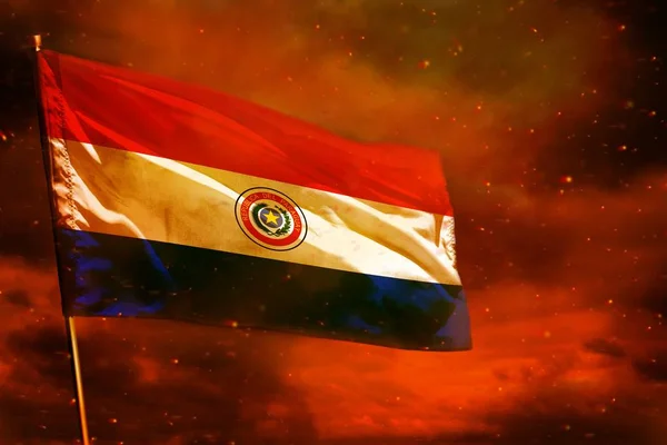 Duman sütunları arka plan ile kırmızı gökyüzünde Paraguay bayrağı çırpınan. Troubles kavramı. — Stok fotoğraf