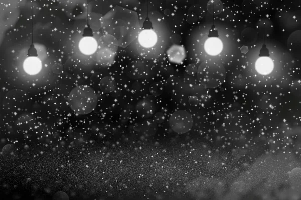Fantásticas luces de brillo brillantes bombillas desenfocadas fondo abstracto bokeh con chispas volar, textura festal maqueta con espacio en blanco para su contenido —  Fotos de Stock
