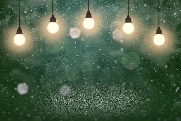 Leuke heldere glitter lichten gedeconcentreerde bokeh abstracte achtergrond met gloeilampen en vallende sneeuwvlokken vliegen, feestelijke mockup textuur met lege ruimte voor uw inhoud — Stockfoto