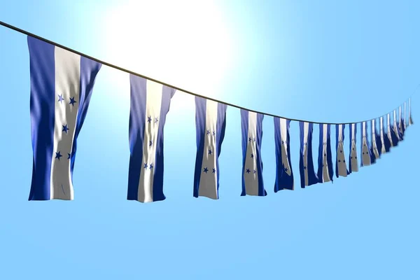 Bonito muchas banderas de Honduras o pancartas colgando diagonal en la cadena en el fondo del cielo azul con enfoque selectivo - cualquier celebración bandera 3d ilustración — Foto de Stock