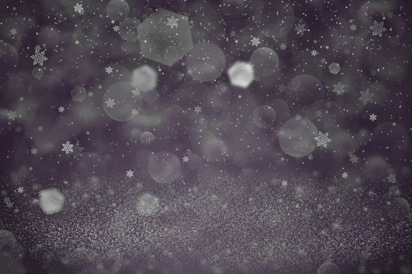 Violet fantastic lucios sclipici lumini defocalizate bokeh fundal abstract și care se încadrează fulgi de zăpadă zbura, textura mockup festiv cu spațiu gol pentru conținutul tău — Fotografie, imagine de stoc