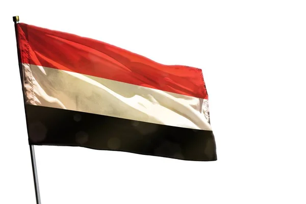 Sventolando bandiera dello Yemen su sfondo bianco chiaro isolato . — Foto Stock