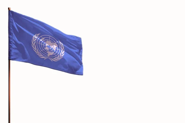 Ondeando la bandera aislada de las Naciones Unidas sobre fondo blanco, maqueta con el espacio para su contenido . — Foto de Stock