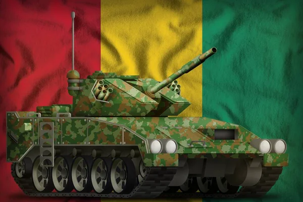 Tanque leve apc com camuflagem de verão no fundo da bandeira nacional da Guiné. Ilustração 3d — Fotografia de Stock