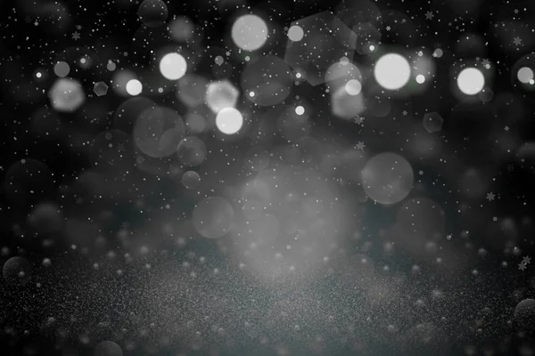Bonito brilhante brilho luzes desfocado bokeh abstrato fundo com queda flocos de neve voar, festival mockup textura com espaço em branco para o seu conteúdo — Fotografia de Stock