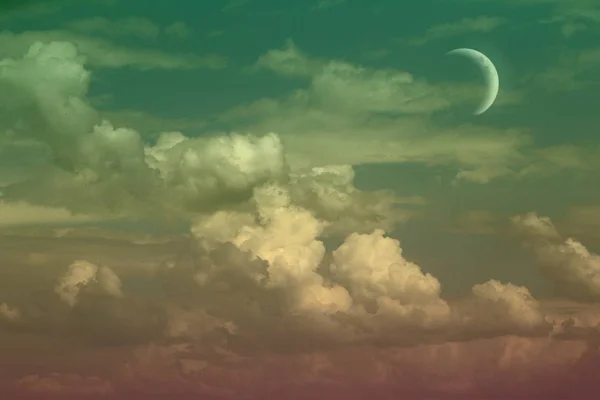 Schöne unwirklich helle Fantasie Kumuluswolken für die Verwendung im Design als Hintergrund. — Stockfoto