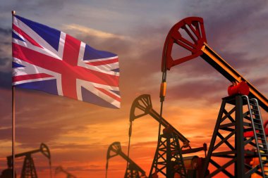 Birleşik Krallık (İngiltere) petrol endüstrisi kavramı. Endüstriyel illüstrasyon - Birleşik Krallık (İngiltere) bayrağı ve kırmızı ve mavi günbatımı veya gündoğumu gökyüzü arka plan ile petrol kuyuları - 3d illüstrasyon