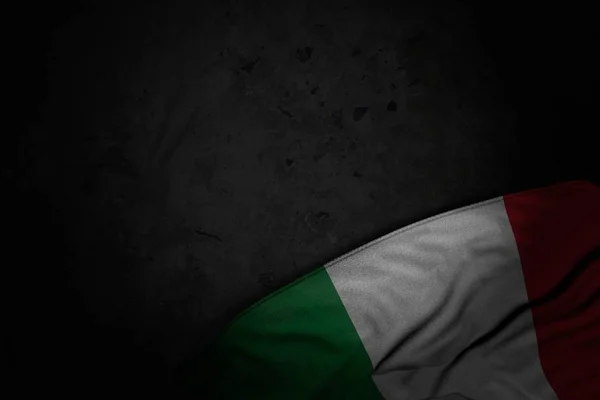 Niedliches dunkles Bild der italienischen Flagge mit großen Falten auf schwarzem Stein mit freiem Platz für Ihren Text - jede Gelegenheit Flagge 3d Illustration — Stockfoto