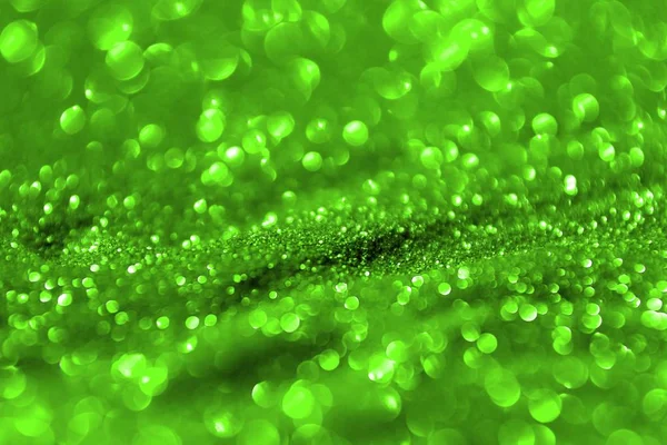Verde brillante sabbia ottonata fatta di brillantini - concetto celebrativo con texture bokeh - fantastico sfondo fotografico astratto — Foto Stock