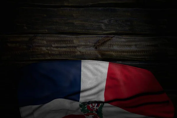 Niedlichen dunklen Bild der Dominikanischen Republik Flagge mit großen Falten auf altem Holz mit leeren Platz für Ihren Inhalt - jedes Fest Flagge 3D-Illustration — Stockfoto