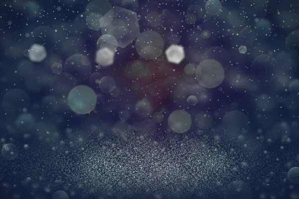 Luzes brilhantes brilhantes bonitas desfocado bokeh fundo abstrato e queda de flocos de neve voar, textura mockup festivo com espaço em branco para o seu conteúdo — Fotografia de Stock