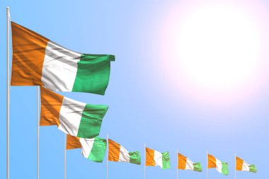 Birçok güzel Cote d Ivoire bayrakları mavi gökyüzü üzerine yerleştirilmiş metin için yer - herhangi bir olay 3d illüstrasyon